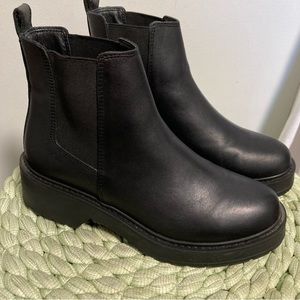 Steve Madden Tyclone Black Leather Slip On Chelsea Lug Sole Boots